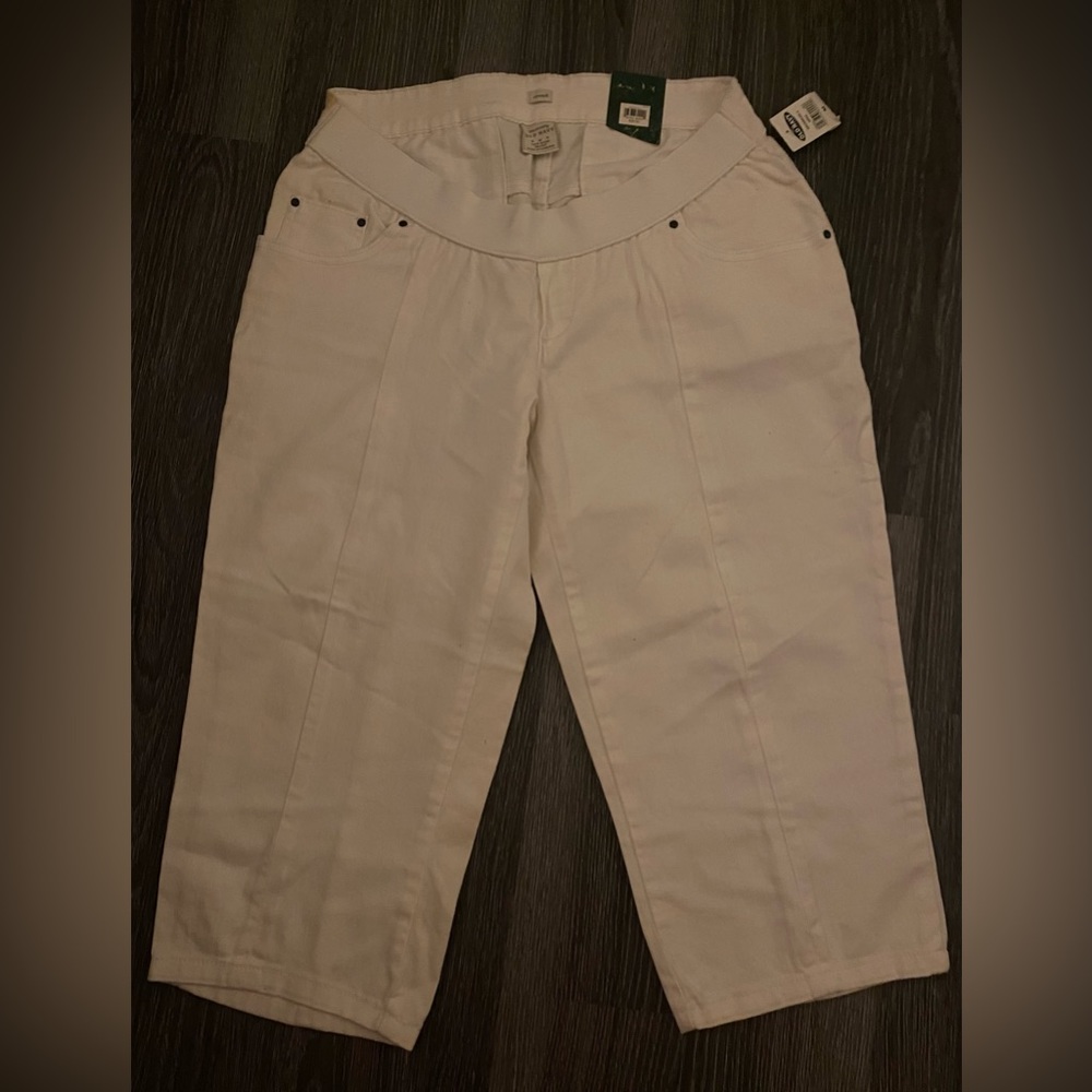 Old Navy NWT white maternity capris jeans size medium